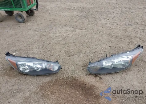 2015 Ford Fiesta Se z USA, uszkodzony, nr VIN 3FADP4EE1FM208022